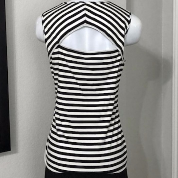 Jones New York Stripe Shirt W/Keyhole Back - Picture 2 of 6